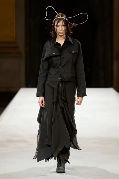 Look 8